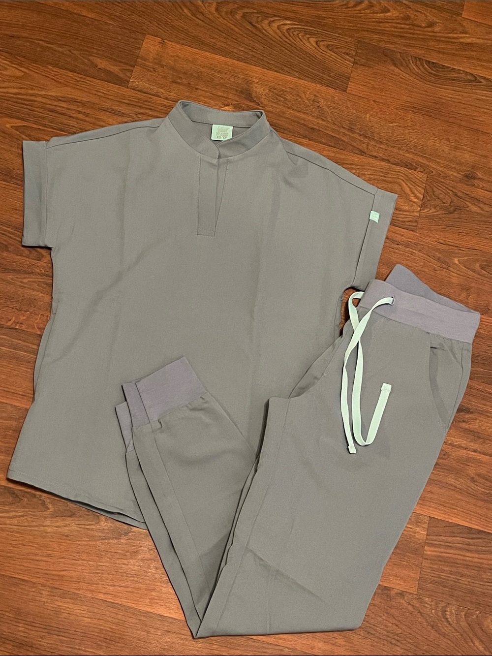NEW Garde Malade Scrub Set